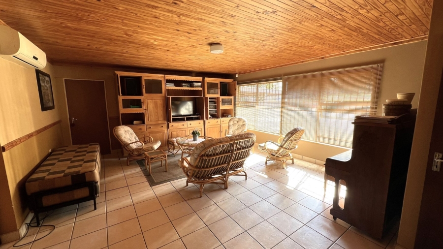 4 Bedroom Property for Sale in Langenhovenpark Free State